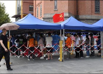 China completa en 5 dí­as el cribado de casi toda la población de Wuhan, al sospechar de un rebrote de coronavirus