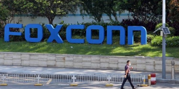 China confina zona alrededor de la mayor fábrica mundial de iPhone