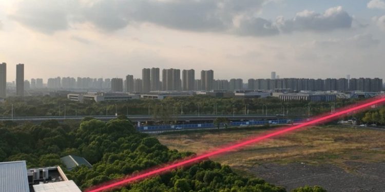 China desarrolla láser 'espía' capaz de leer textos más pequeños que un grano de arroz a 1 km de distancia