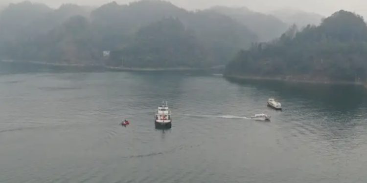 China descubre importante campo petrolero, según medios