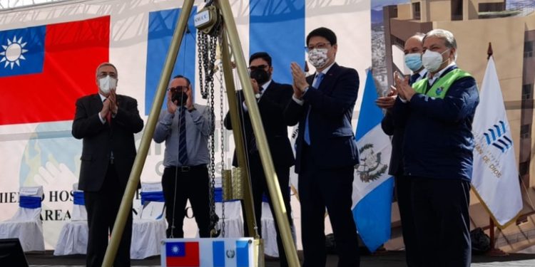 China dona la construcción y equipamiento de edificio de neonatología