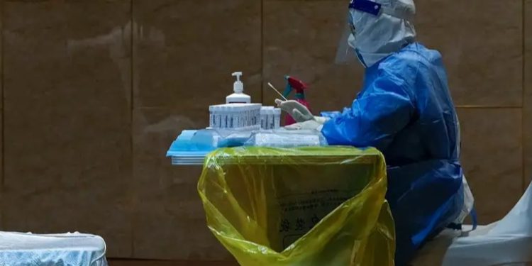 China elimina pruebas de covid-19 a llegada de viajeros