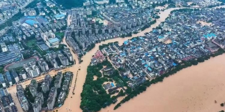 China, en alerta máxima por lluvias torrenciales