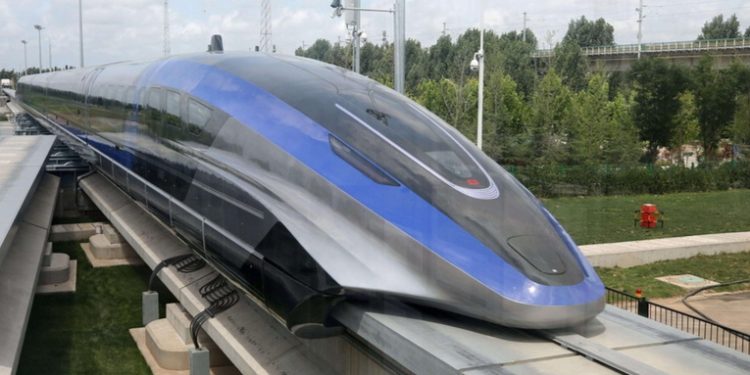 China estrena su nuevo tren tipo maglev capaz de alcanzar 600 kilómetros por hora
