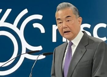 China juzga represión de EE.UU. y defiende nexo con Rusia