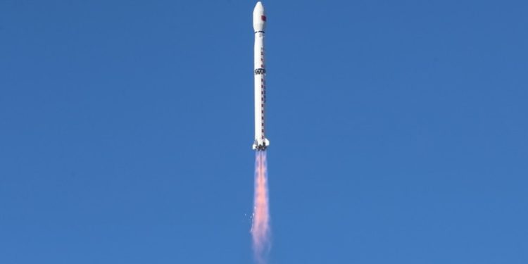 China lanza al espacio un satélite para la observación y búsqueda de recursos naturales