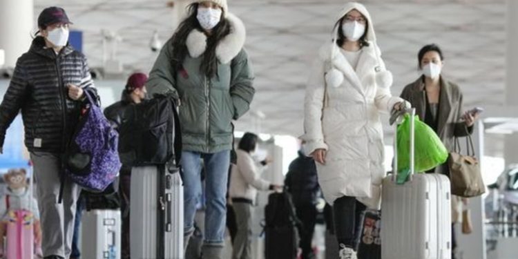 China reabre fronteras tras tres años de polí­tica cero covid-19