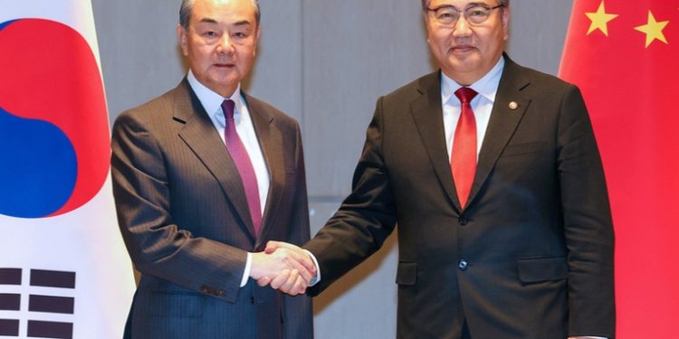 China urge a Corea del Sur a resistir conjuntamente la politización de la economía