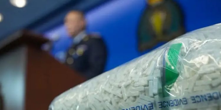 China y EE.UU. buscan frenar producción de fentanilo