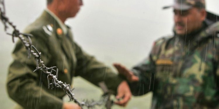 China y la India se comprometen a mantener la paz y la tranquilidad en su disputada frontera