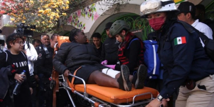 Choque de trenes deja un muerto y 41 heridos en México