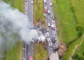 Choque deja 10 muertos en EE.UU