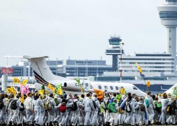 Cientos de detenidos tras protesta en Aeropuerto de ímsterdam