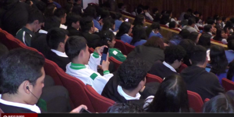 Cientos de estudiantes de nivel medio acudieron a la expo beca 2023
