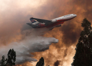 Cientos de evacuados en Chile por un voraz incendio forestal