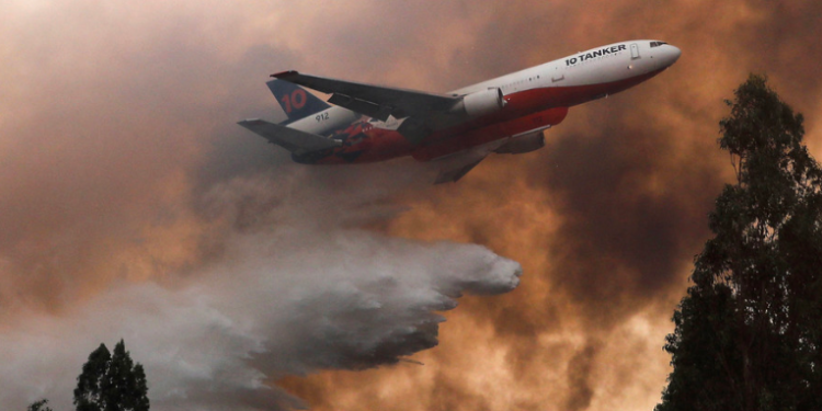 Cientos de evacuados en Chile por un voraz incendio forestal