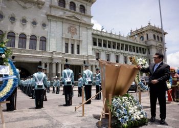 Cientos de guatemaltecos comienzan las celebraciones por independencia patria