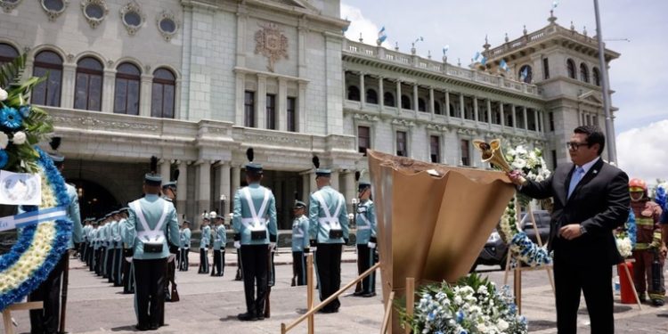 Cientos de guatemaltecos comienzan las celebraciones por independencia patria