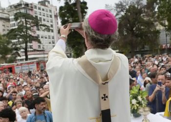 Cientos rezan por el papa Francisco en Argentina