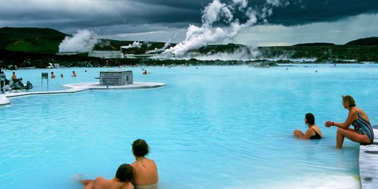 Cierra la principal atracción turística de Islandia por amenaza volcánica