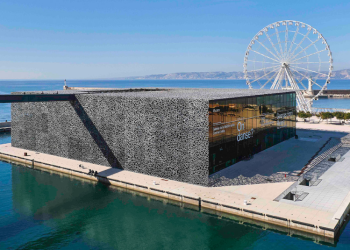 Cierra parcialmente museo en Francia por chinches