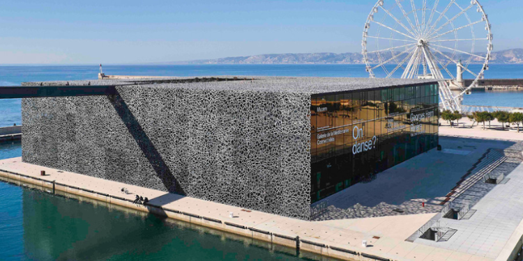 Cierra parcialmente museo en Francia por chinches