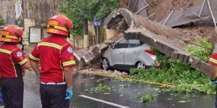 Cierre nocturno de la carretera a Muxbal para agilizar trabajos tras caída de muro