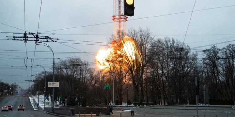 cinco muertos tras ataque ruso a torre de televisión en Kiev