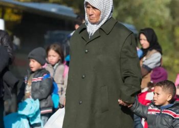 Cinco países europeos suspenden pedidos de asilo de sirios