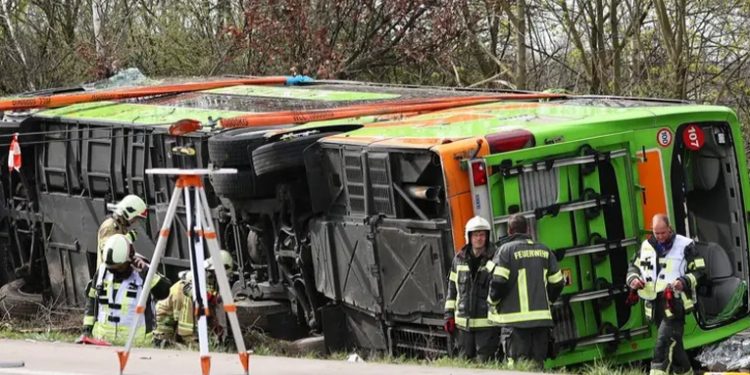 Cinco personas mueren en accidente de autobús en Alemania