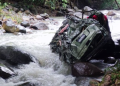 Cinco personas mueren luego que su vehículo fuera arrastrado por la correntada de un río