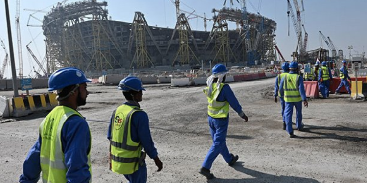 Cincuenta trabajadores inmigrantes murieron el año pasado en las obras para albergar el Mundial de Catar 2022