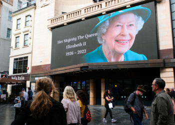 Cines británicos dejarán de vender dulces y palomitas durante la transmisión del funeral de Isabel II