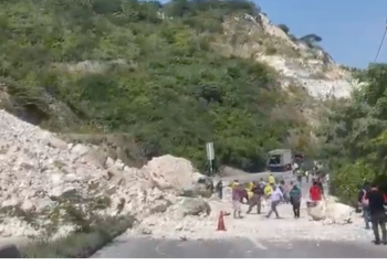 Circulación por la ruta al Atlántico sigue complicada tras derrumbe; un carril habilitado