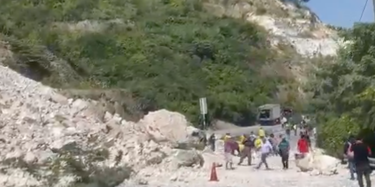 Circulación por la ruta al Atlántico sigue complicada tras derrumbe; un carril habilitado