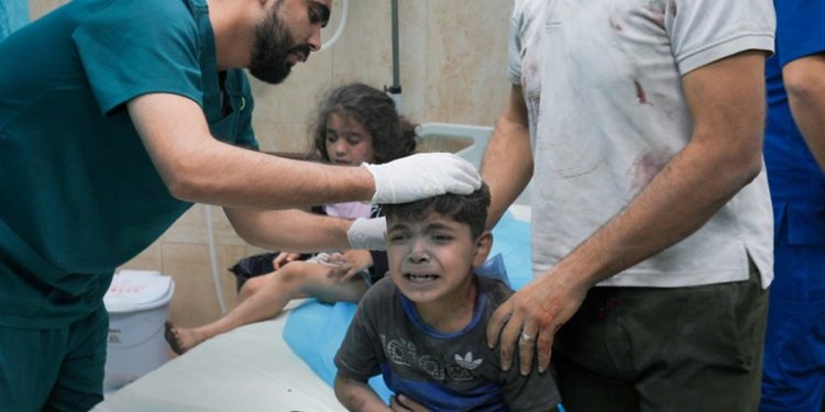 Cirujanos de Gaza se ven obligados a operar sin analgésicos