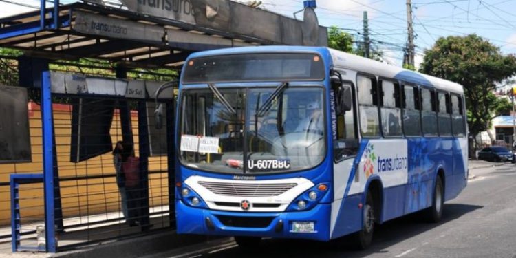 Ciudadanos denuncian incremento del pasaje en el transurbano