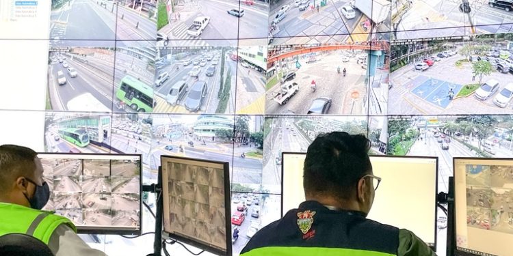 Ciudadanos participan en macrosimulacro de terremoto realizado por la Municipalidad de Guatemala