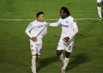 Clásico 313 se viste de blanco