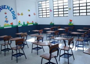 Clases presenciales suspendidas en 14 departamentos por lluvias