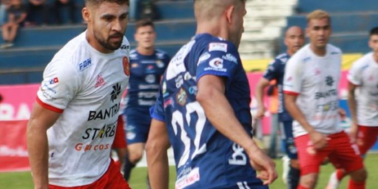 Cobán Imperial sigue a la cabeza