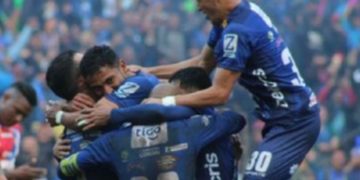 Cobán Imperial toma ventaja en la final con dos goles de Oscar Mejía ante Xelajú MC