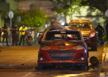 Coches bomba, motín carcelario y duras acusaciones al Gobierno: ¿qué pasa en Ecuador?