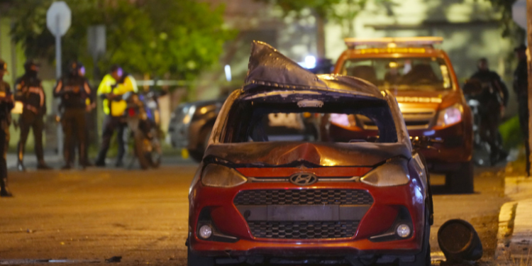 Coches bomba, motín carcelario y duras acusaciones al Gobierno: ¿qué pasa en Ecuador?