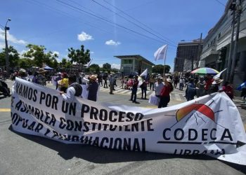 CODECA realiza bloqueos en carreteras exigiendo renuncias en el gobierno