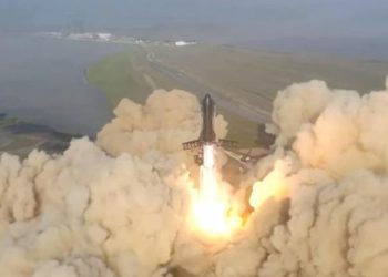 Cohete de Space X explota durante primer vuelo de prueba