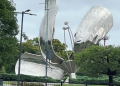 Colapsa en Buenos Aires la icónica escultura Floralis Genérica a causa del temporal