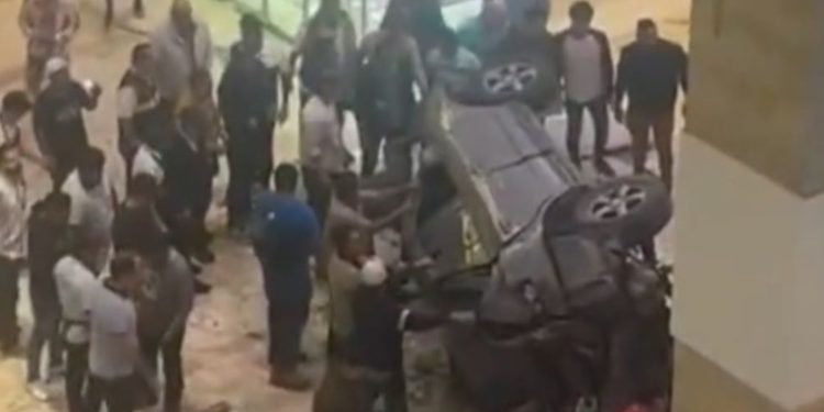 Colapso en estacionamiento de Miraflores provoca caída de automóvil