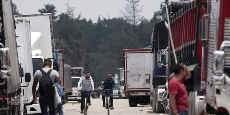 Colombia afronta tercer día de protesta por costo del diésel