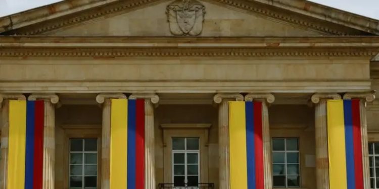 Colombia dice que EE.UU. retira visas a funcionarios ex M-19